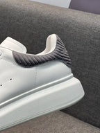A - SNEAKERS