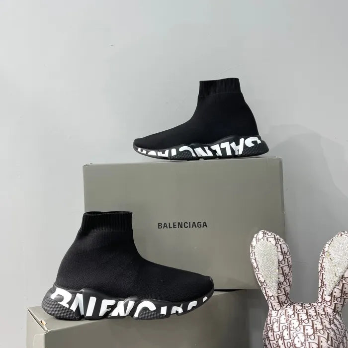 B - SNEAKERS