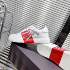 V - SNEAKERS