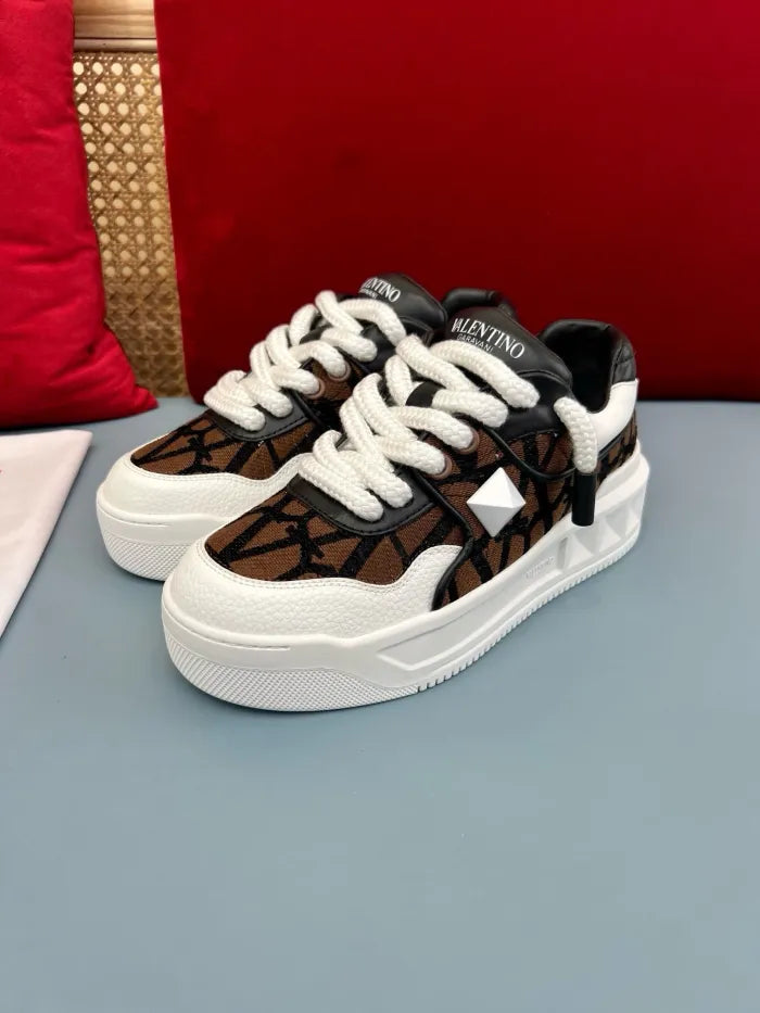 V - SNEAKERS