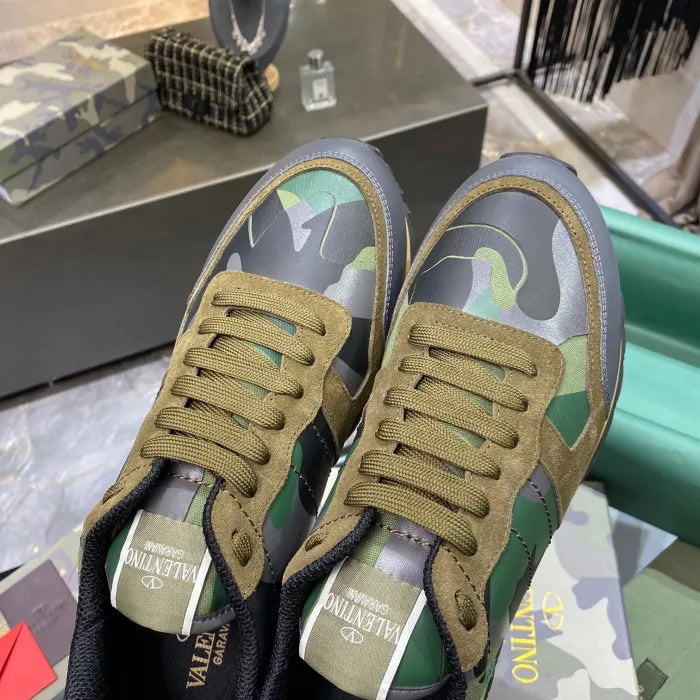 V - SNEAKERS