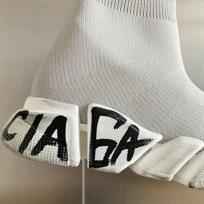 B - SNEAKERS