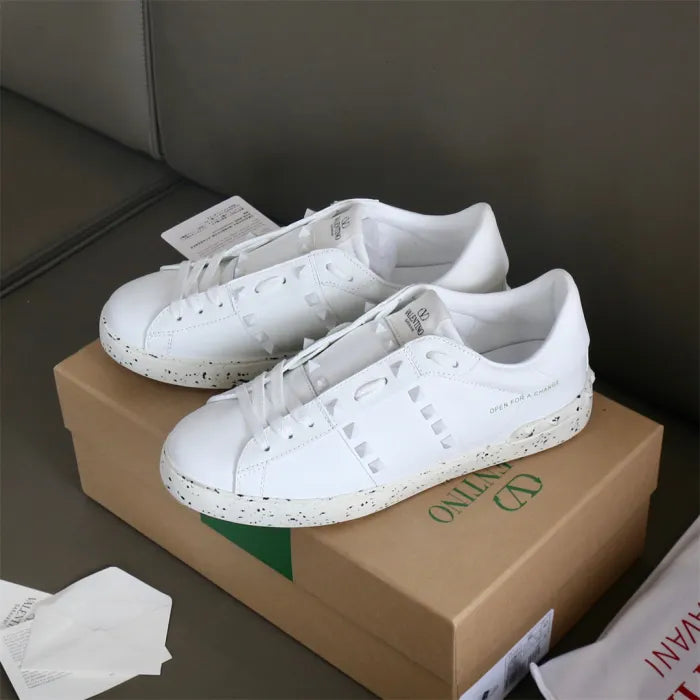 V - SNEAKERS