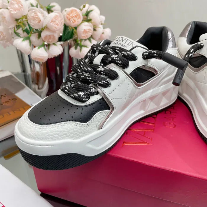 V - SNEAKERS