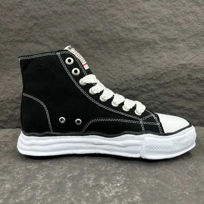 A - SNEAKERS