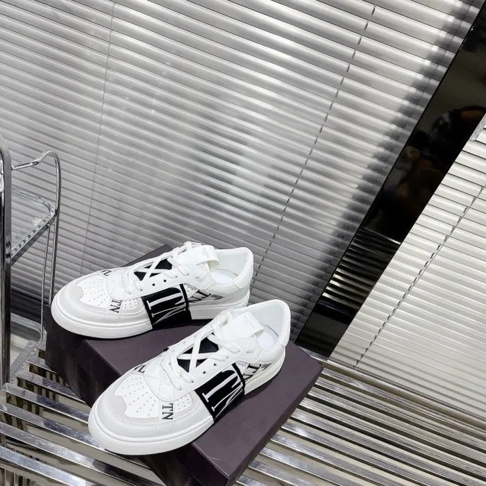 V - SNEAKERS
