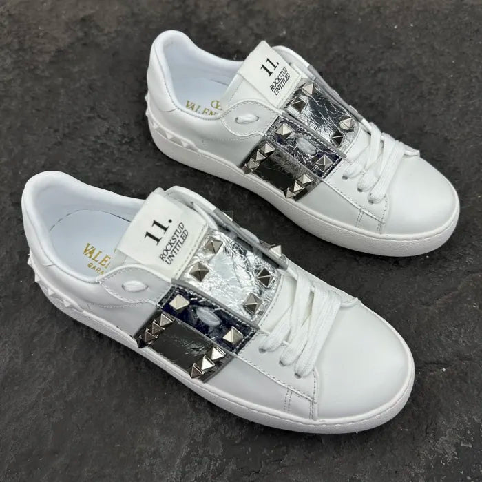 V - SNEAKERS