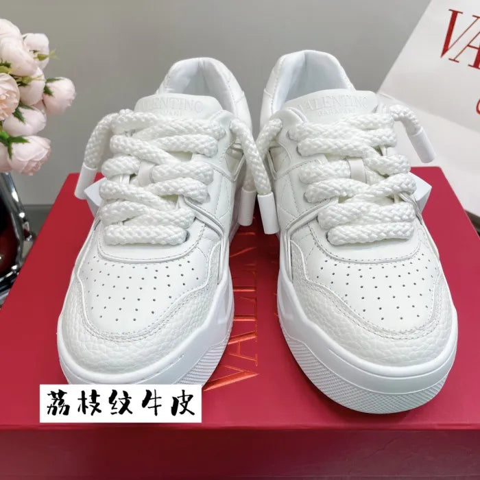 V - SNEAKERS