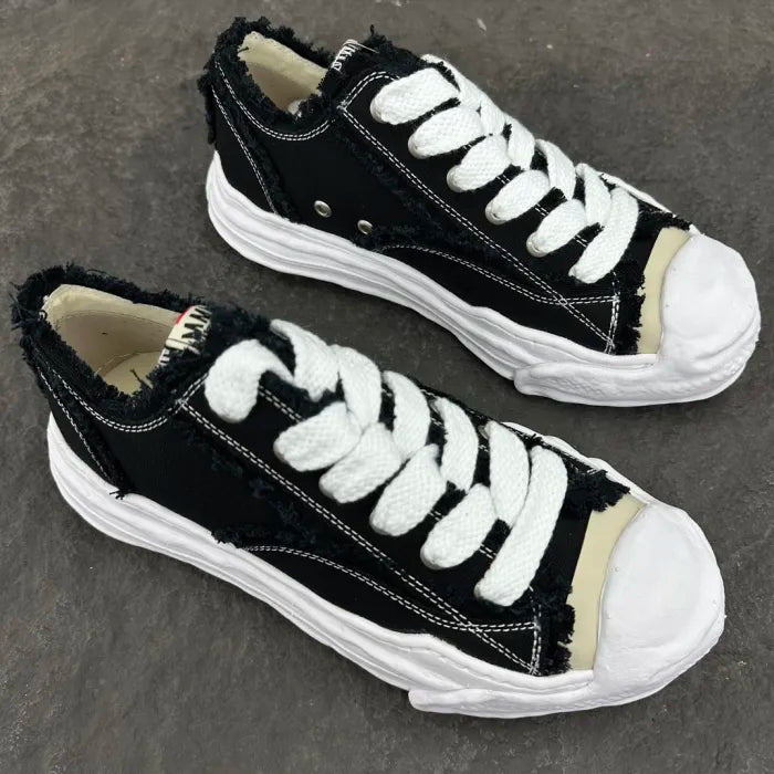 A - SNEAKERS