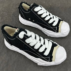 A - SNEAKERS