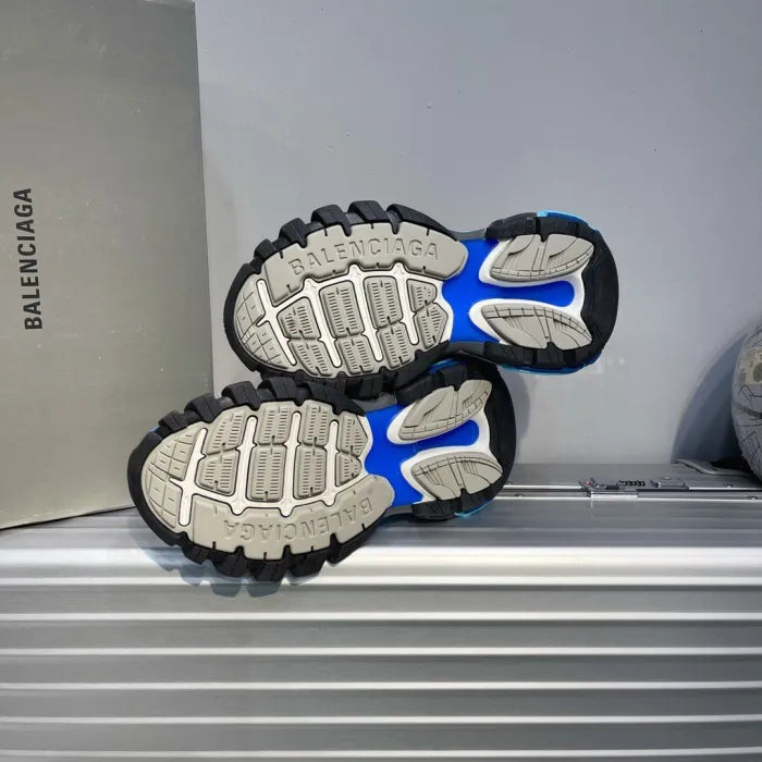 B - SNEAKERS
