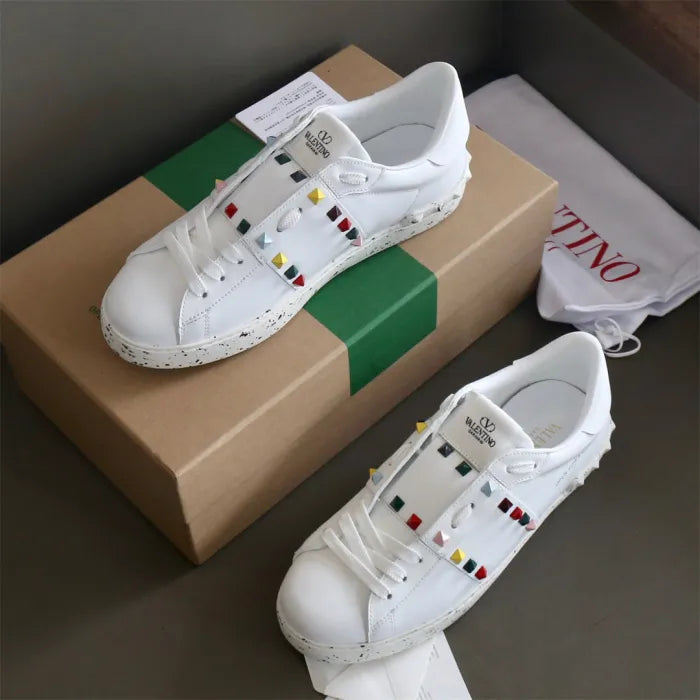 V - SNEAKERS