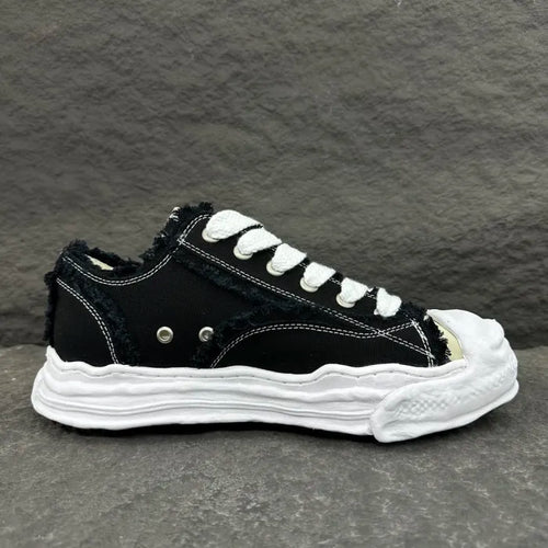 A - SNEAKERS