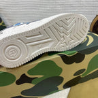 B - SNEAKERS