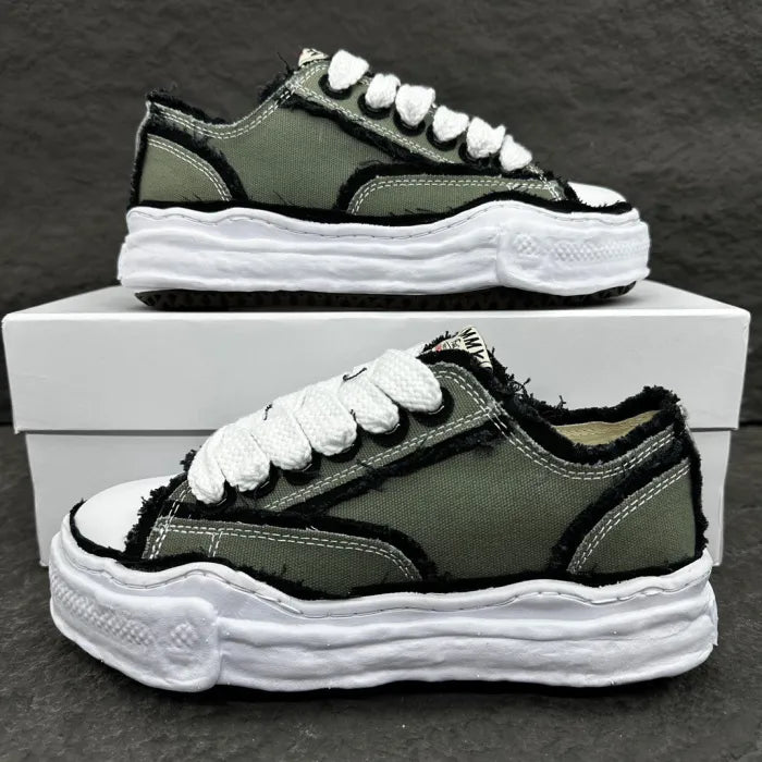 A - SNEAKERS