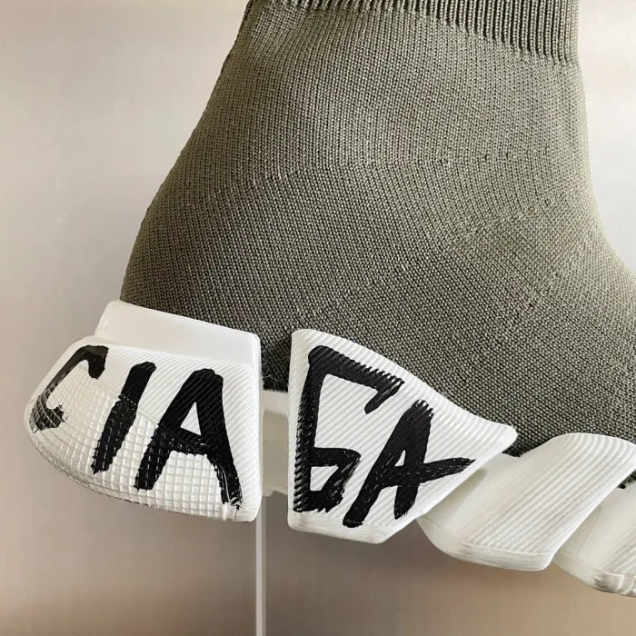 B - SNEAKERS