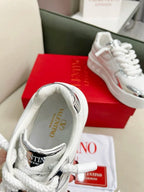 V - SNEAKERS