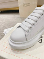 A - SNEAKERS