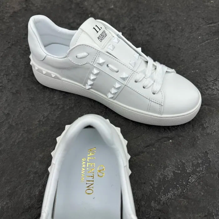 V - SNEAKERS