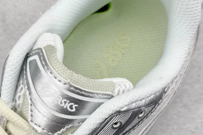 A - SNEAKERS