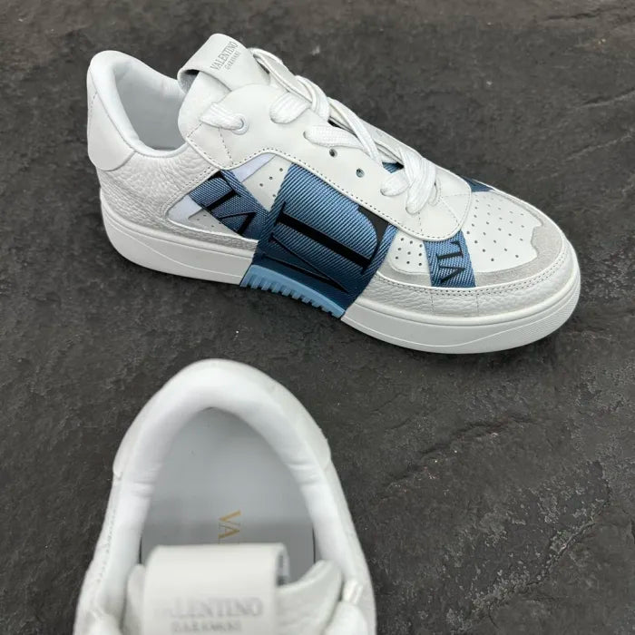 V - SNEAKERS