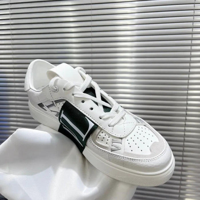 V - SNEAKERS