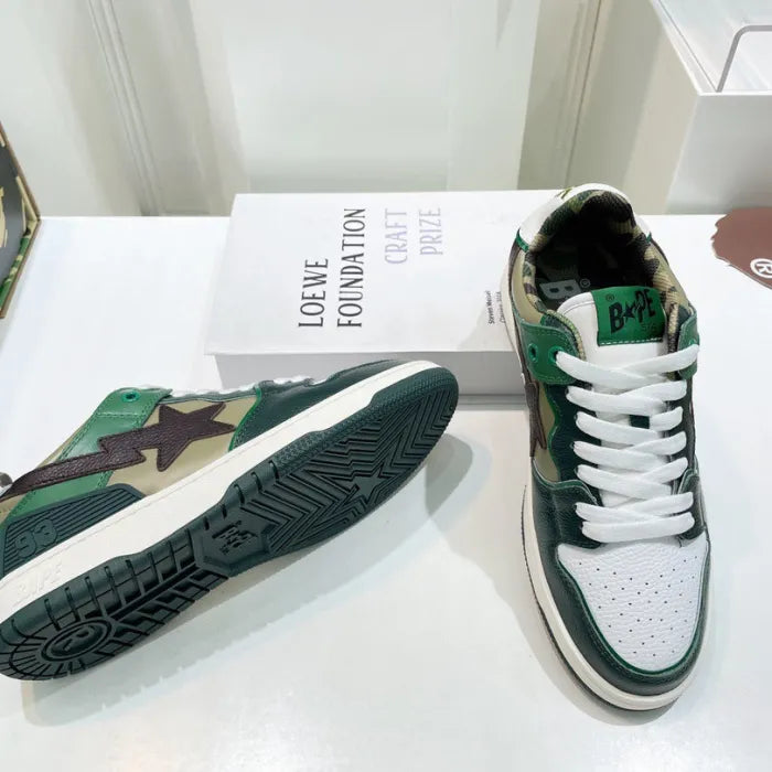 B - SNEAKERS