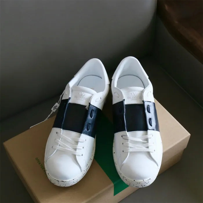 V - SNEAKERS