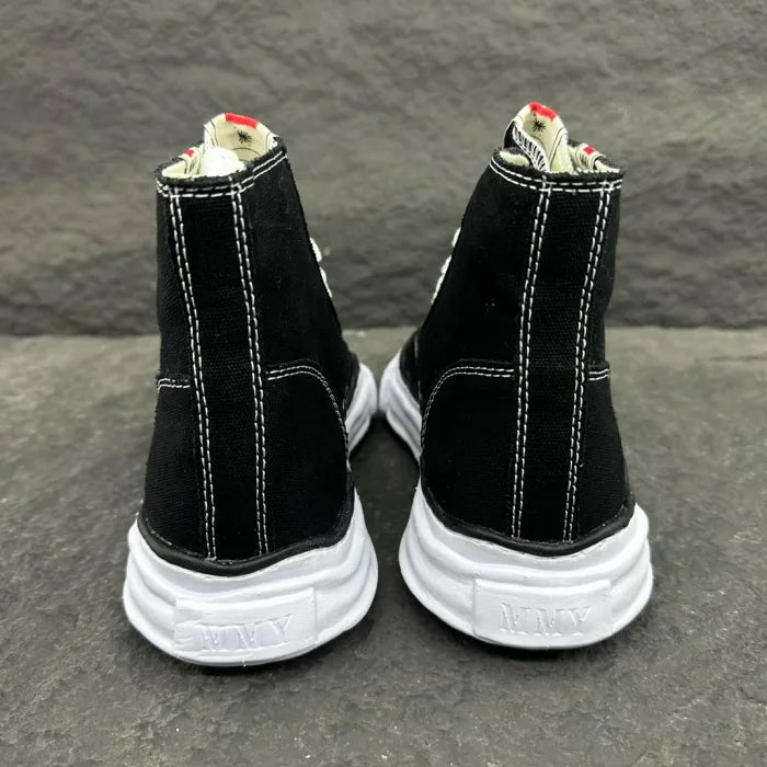 A - SNEAKERS