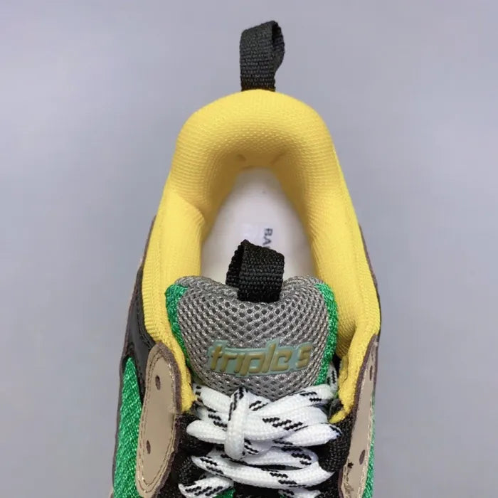 B - SNEAKERS