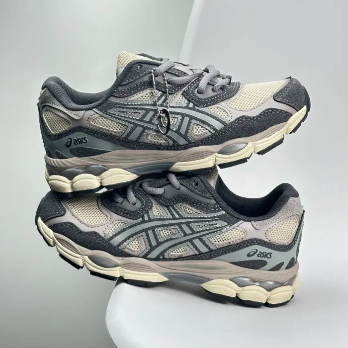 A - SNEAKERS
