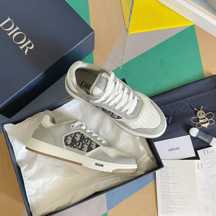 D - SNEAKERS
