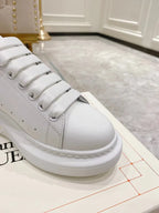 A - SNEAKERS