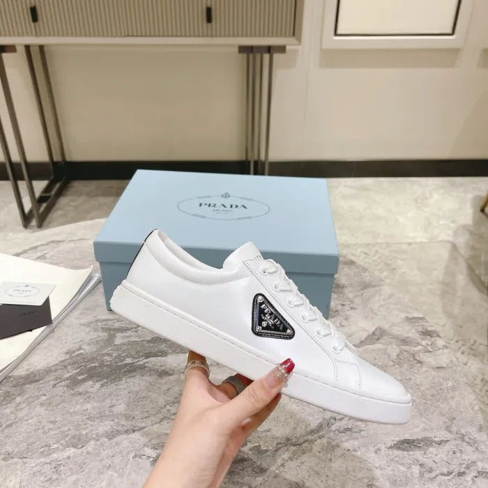 P - SNEAKERS
