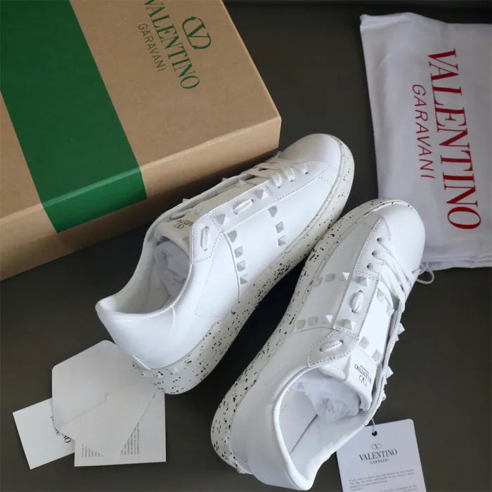 V - SNEAKERS